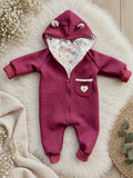 Wollwalk Overall aus Schurwolle in dunkelrot Größe 80 – Sofortkauf | mit Baumwolljersey | Baby Walkanzug mit Kapuze | Handmade Walkoverall