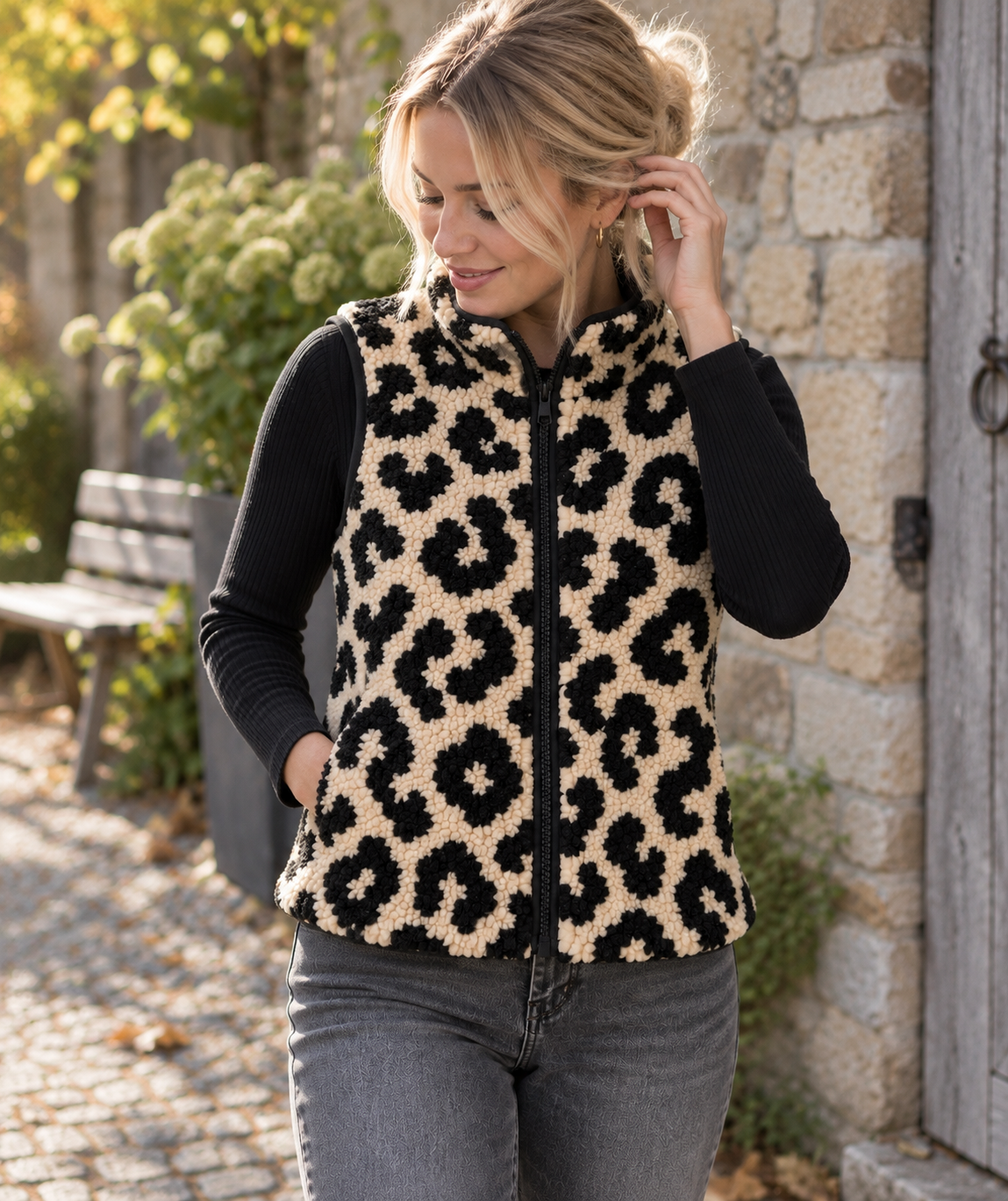 Teddyweste Damen mit Reißverschluss – Leo Schwarz/Creme | Handmade