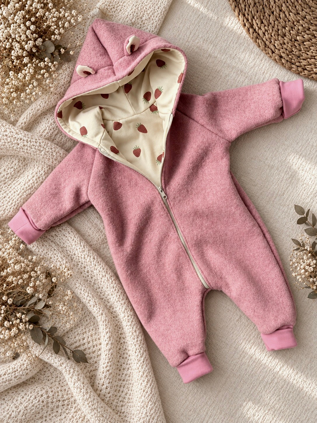 Wollwalk Overall aus Schurwolle in altrosa – mit Baumwolljersey | Baby Walkanzug mit Kapuze | Handmade Walkoverall