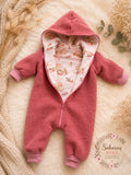 Wollwalk Overall aus Schurwolle in dunkle altrosa Größe 74 – mit Baumwolljersey | Baby Walkanzug mit Kapuze | Handmade Walkoverall