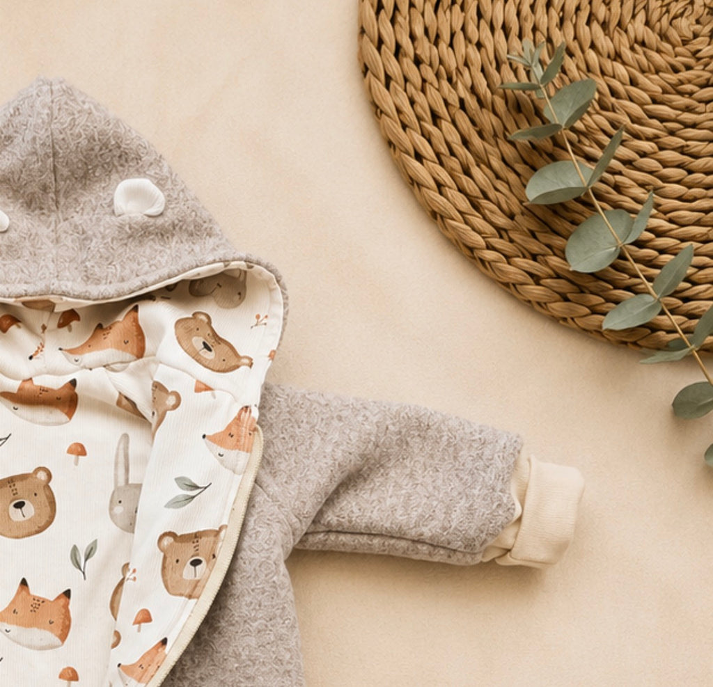 Wollwalk Overall aus Schurwolle in beige meliert – mit Baumwolljersey | Baby Walkanzug mit Kapuze | Handmade Walkoverall | Geschenk zur Geburt