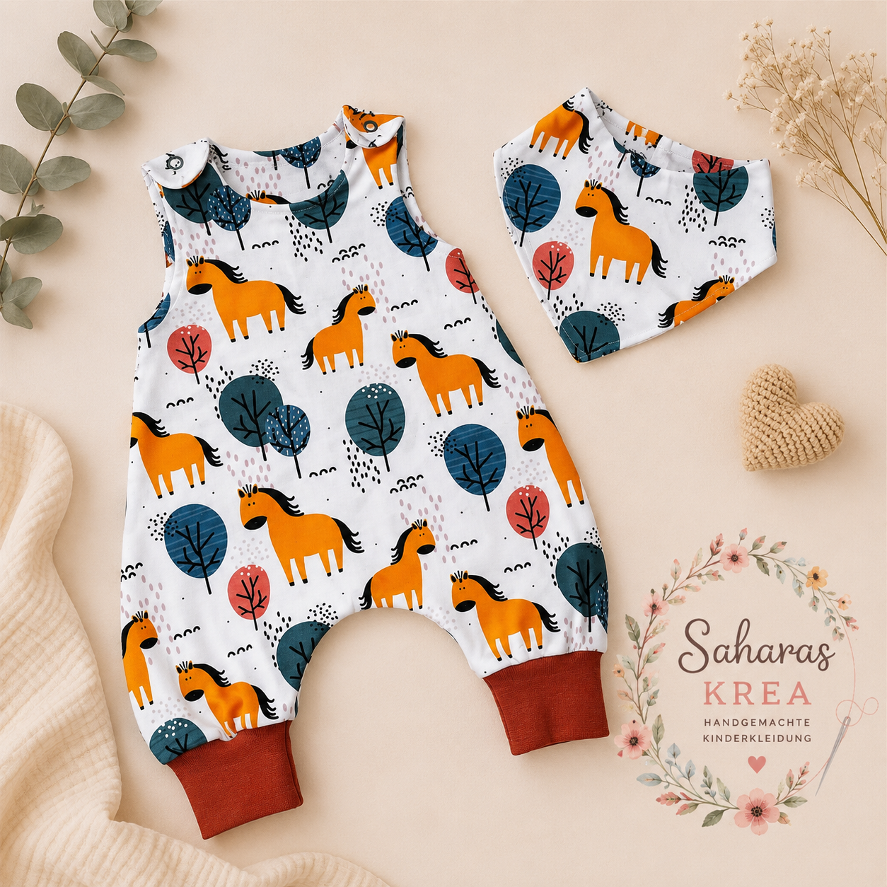 Handmade Pferde-Strampler mit Halstuch – Baby Strampler aus Jersey | Pferde Babykleidung | Unisex