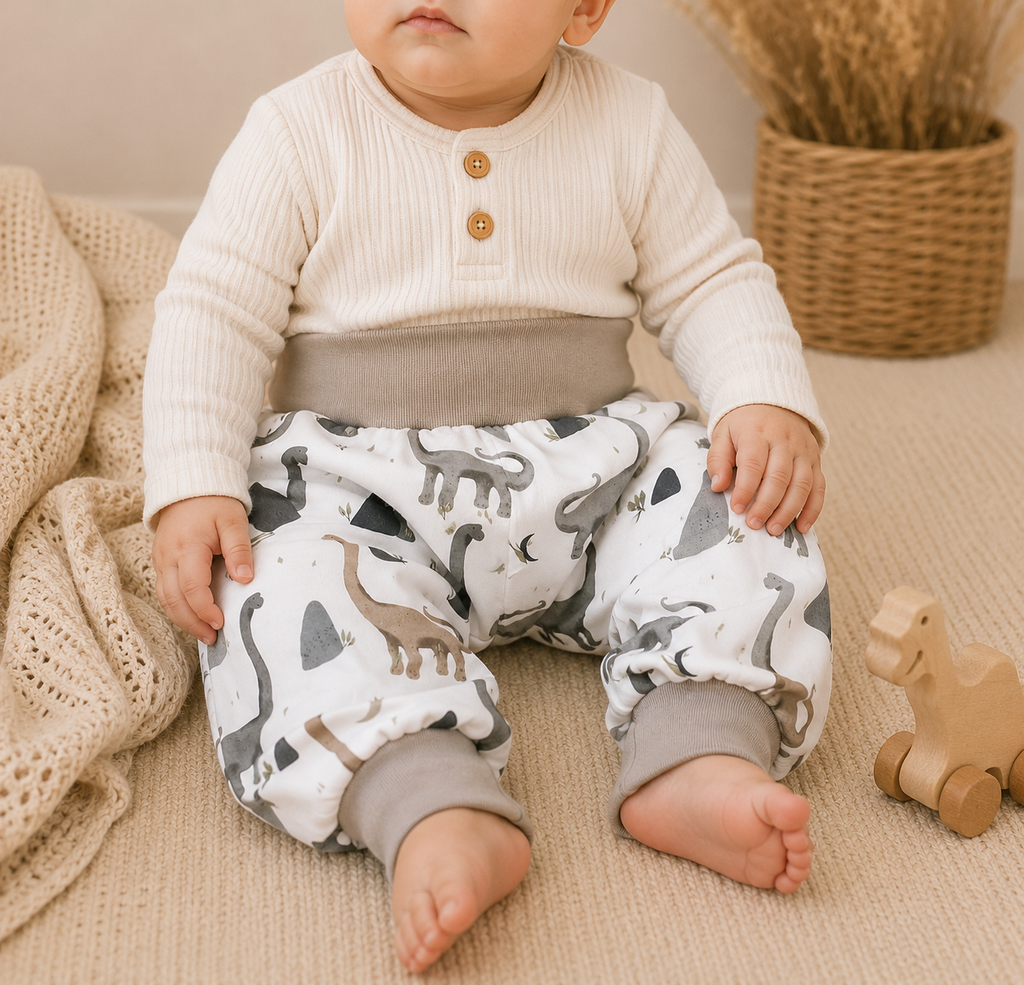 Dino Pumphose Baby & Kinder – Mitwachshose aus Jersey in Weiß