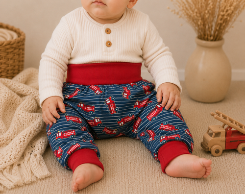 Handmade Feuerwehr-Pumphose aus Jersey – Bequeme Baby- & Kinderhose mit roten Bündchen
