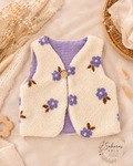 Handmade Teddyweste Blumen Flieder – Kuschelweste für Babys & Kinder mit Musselinfutter