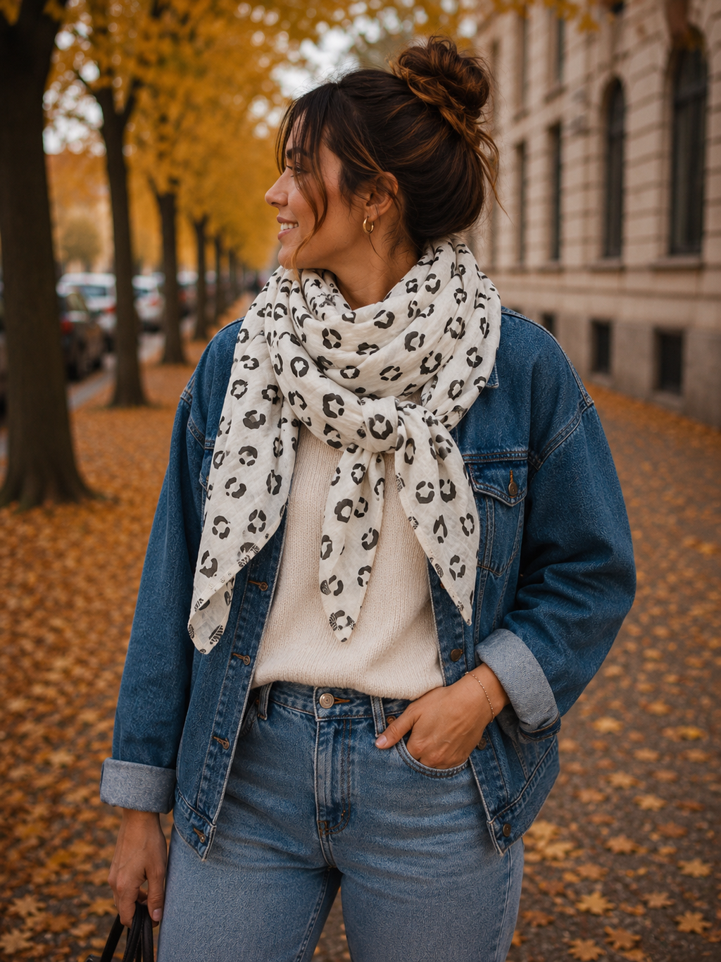 XXL Musselintuch Leo Creme – Musselin Schal Damen – Leoprint Halstuch – Einheitsgröße